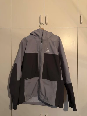   Haglöfs jacka - Gore-Tex haglöfs jacka, mycket bra skick. Vatten tät