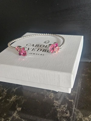 Caroline Svedbom Alisia Bracelet - 1 st Caroline Svedbom Alisia Bracelet Rose Combo Rhodium i nyskick. Kommer i ask.