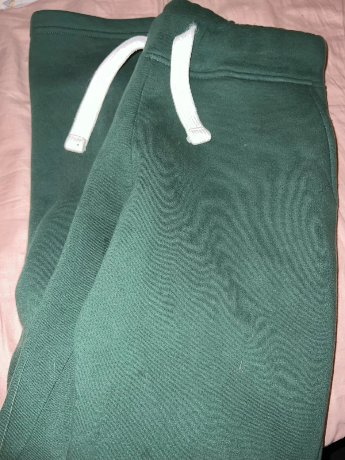 Mörkgrön mjukisdress med huva - 1