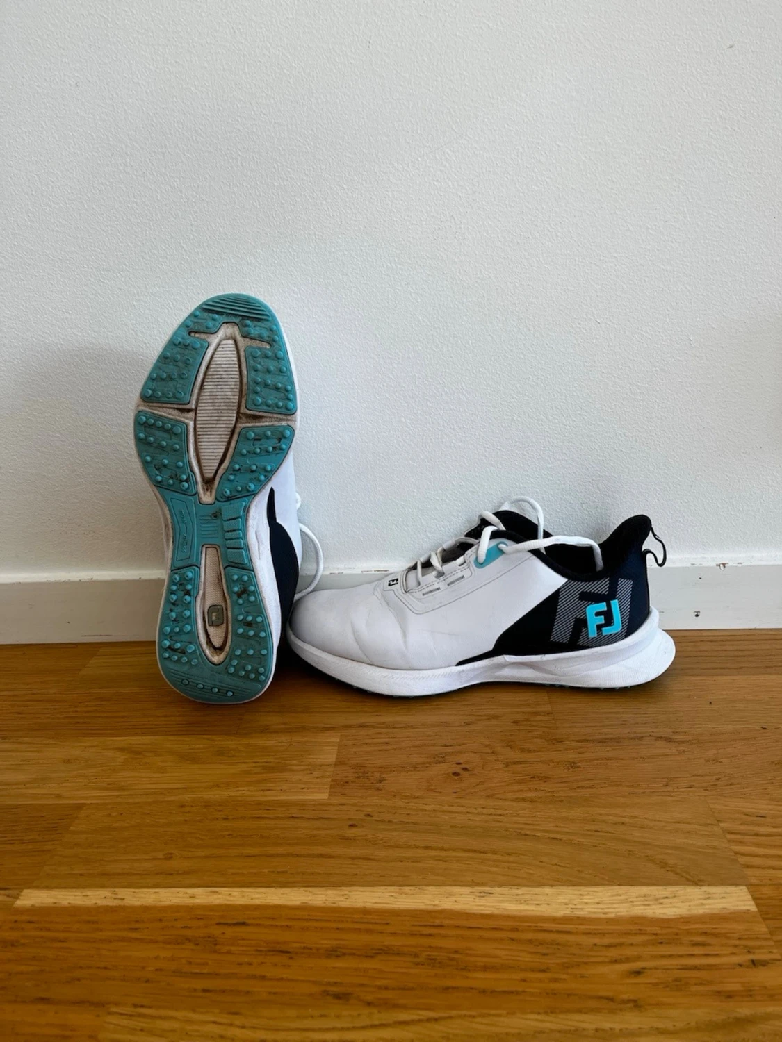 Vita FootJoy sneakers med blå detaljer - 1