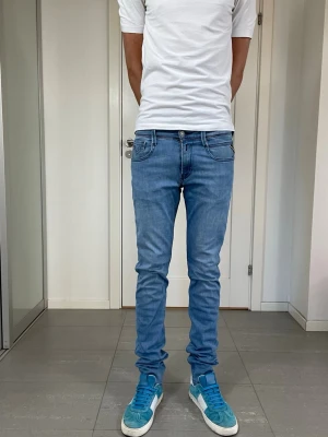 Replay Anbass Jeans  - Säljer nu dessa Replay Anbass Jeans, skriv för fler bilder/frågor🙌🏼