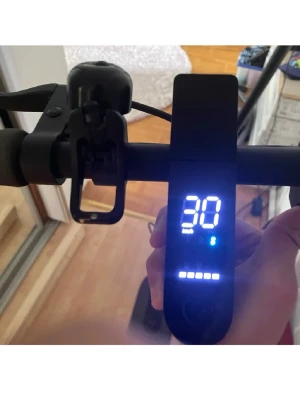 Elsparkcykel från Xiaomi  - Säljer en svart Xiaomi essential som är köpt från webbhallen, eftersom jag skaffat moped nu. Fråga gärna om de är något ni undrar