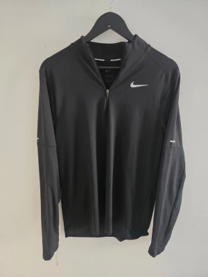 Svart herr tröja Nike  - Som ny, prövad nångång. Storlek S