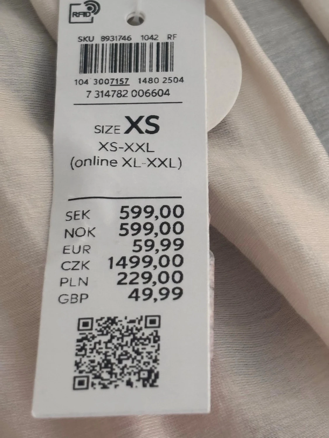 Vit blus med puffiga ärmar - 5