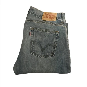 Levi's 512 Bootcut -  Levi's 512 Bootcut jeans i mycket bra skick. Skriv gärna vid fler funderingar.