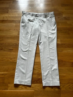 Erla of Sweden suit pants  - Byxorna är i perfekt kondition, råkade beställa fel storlek.