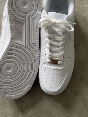Nike Air Force 1 vita sneakers - Helt nya air force 1