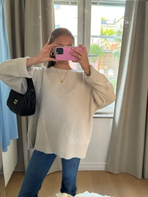 Soft goat tröja  - Super snygg  soft goat tröja! Super fint skick och är i S men passar M också💕Ny pris är 4495