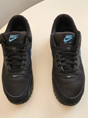 Nike Air Max svarta sneakers - Testad någon enstaka gång, som helt nya, storlek 44