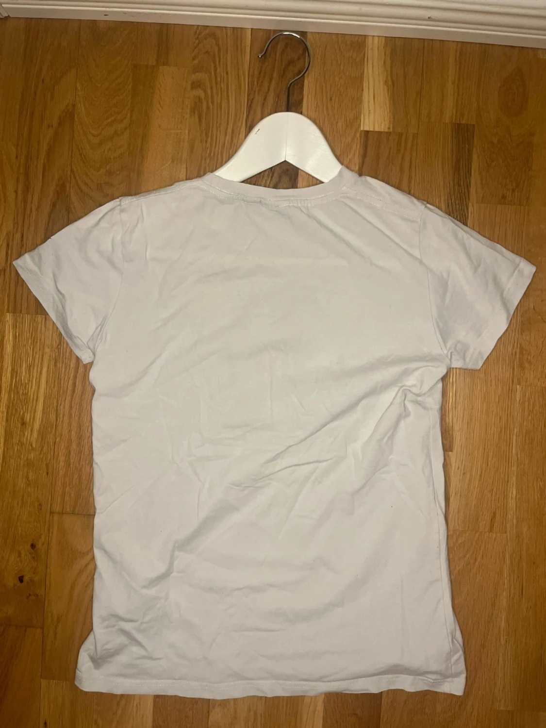 Vit t-shirt med tryck - 1