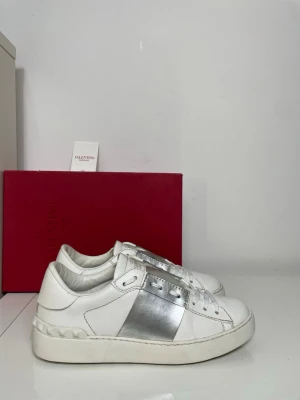 Valentino Open Skor  - Säljer nu dessa Valentino Open Skor, skriv för fler bilder/frågor🙌🏼