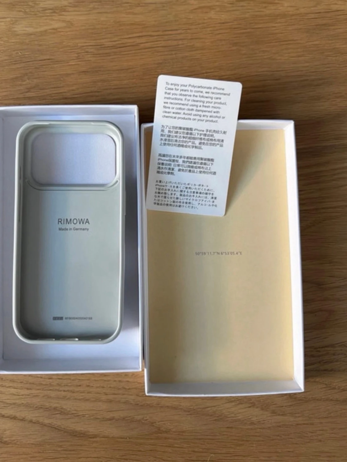 Rimowa silverfärgat mobilskal iphone 17 pro max - 1