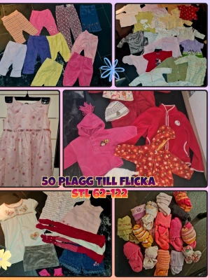 Stort klädpaket flicka 62-122 - Säljer ett stort paket med 50 plagg för flicka i storlek 62-122. Innehåller byxor, tröjor, klänningar, bodys, mössor och strumpor i olika färger som rosa, röd, gul, lila och blå. Flera plagg har söta mönster och detaljer som volanger och tryck.