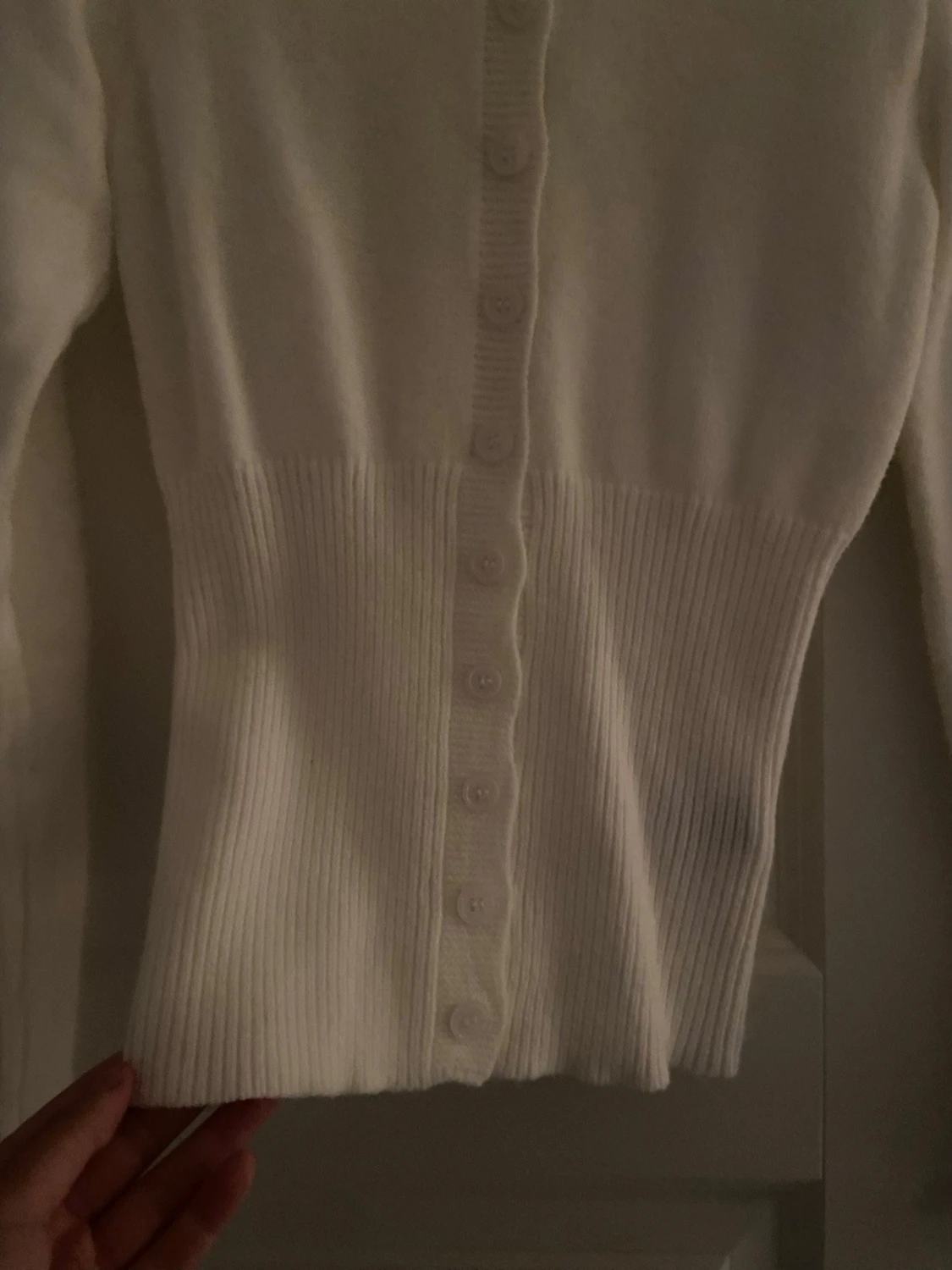 Vit ribbad kofta med knappar - 3