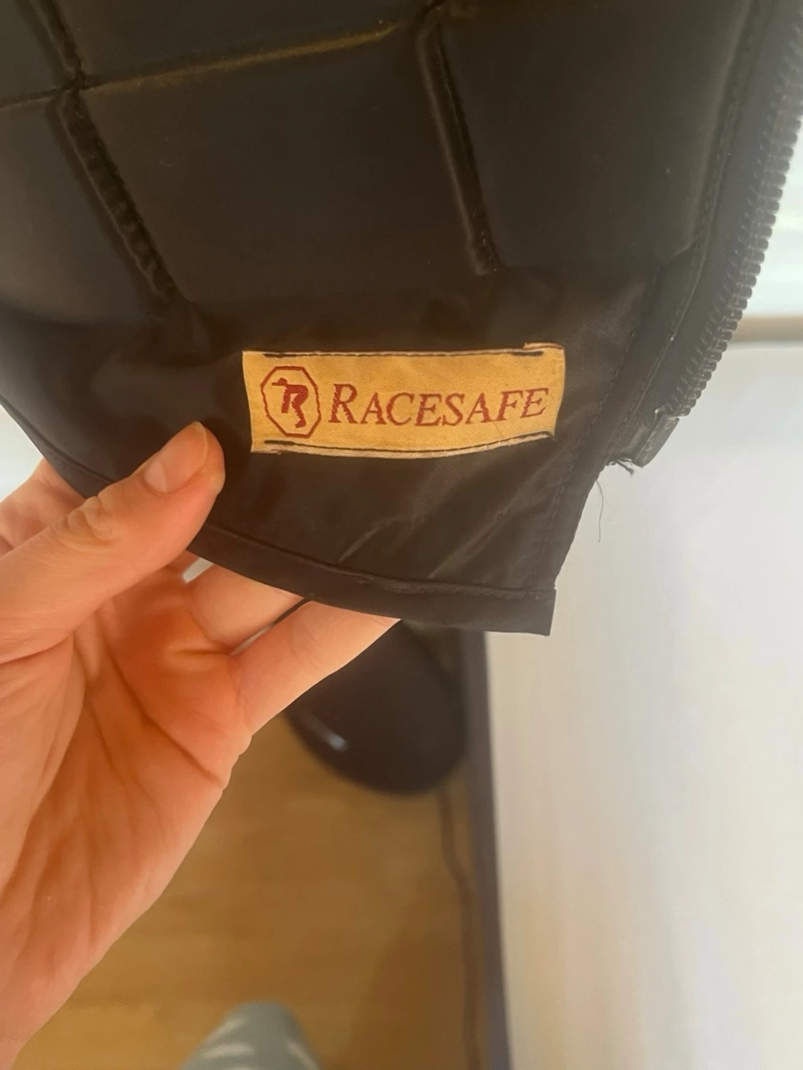 Svart säkerhetsväst från Racesafe - 1