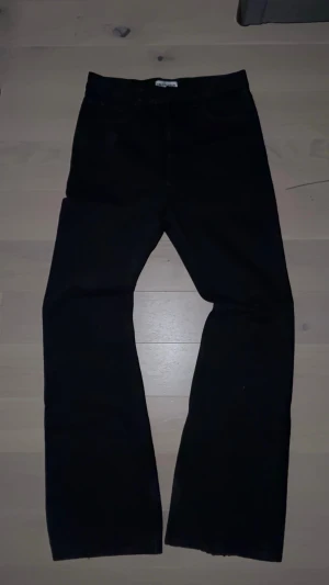 Balenci lost tapes - Svarta balenci lost tapes storlek xs men passar mig med waist size W31. Skicka pm för mer bilder