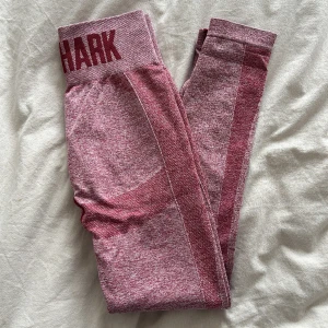 Gymshark träningstights - Gymshark Flex High Waisted Leggings  Färg: Pink Marl  Storlek Small  använd ett fåtal gånger men ingenting som syns.  Nypris: 385kr