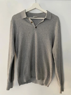 John Henric Pikétröja - Säljer denna klassiska pikétröja från John Henric. I storlek S i mycket bra skick.