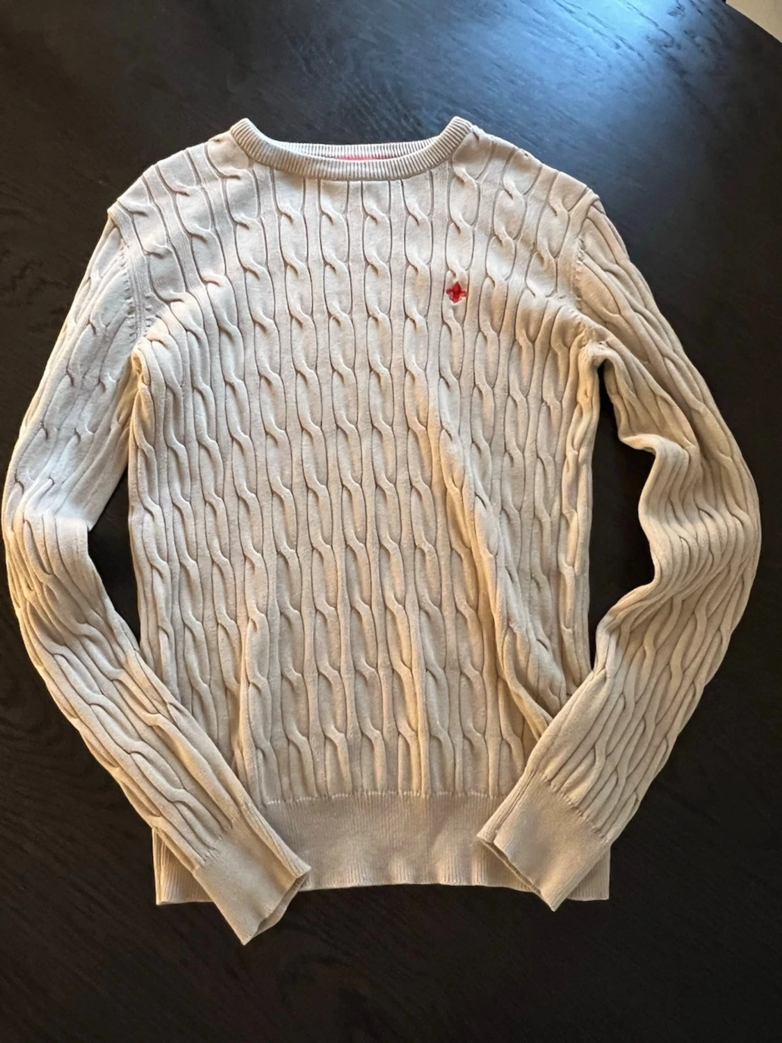 Beige kabelstickad tröja Morris