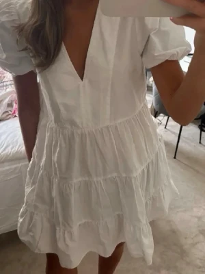 VIT SOMMARKLÄNNING - Söt sommarklänning ifrån Zara❤️perfekt till skolavslutning