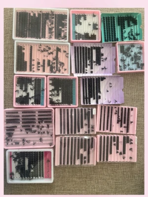 Mixade lösögonfransar i olika längder( alla ingår) - Säljer flera askar med mixade lösögonfransar i svart färg. Fransarna kommer i olika längder och tjocklekar. Perfekt för dig som vill skapa unika ögonlooks med individuella fransar.ALLA INGÅR, pris går diskutera