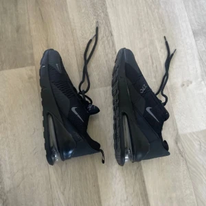 Mjuka soft foam sneakers som helt ny  - Bekväma sneakers med soft sula för maximal komfort!               Inuti sula : 24.5 -  knappt använd 