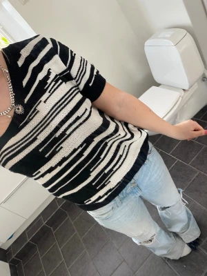 unik tröja - enarmad cool tröja i fint skick! 👏