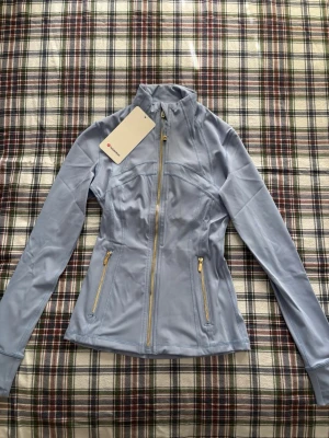 Lululemon luon define jacket i haze blue  - Lululemon haze blue luon Define Jacket with Gold zipper 🩵✨ The most gorgeous shade paired with stunning gold zippers! This is the super soft Luon fabric version. It’s in perfect condition/like new and provides that iconic snatched silhouette. Such a "mint moment" for your gym or hot girl walk outfits!  * Brand: Lululemon * Size: 2 or XXS * Color: haze blue * Condition: worn once Feel free to message me with any questions 💌  #lululemon #definejacket #pilatesaesthetic