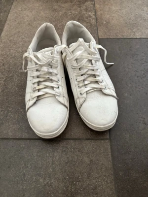 Sneakers  - Fina sneakers i ett bra skick 