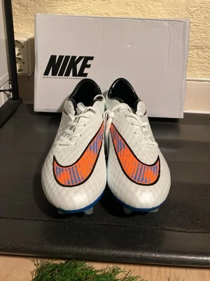 Nike Hypervenom vita fotbollsskor - Helt nya med box, priset kan diskuteras 