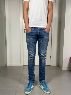 Dondup George Jeans  - Säljer nu dessa Dondup George Jeans I DEN NYA MODDELEN, skriv för fler bilder/frågor🙌🏼