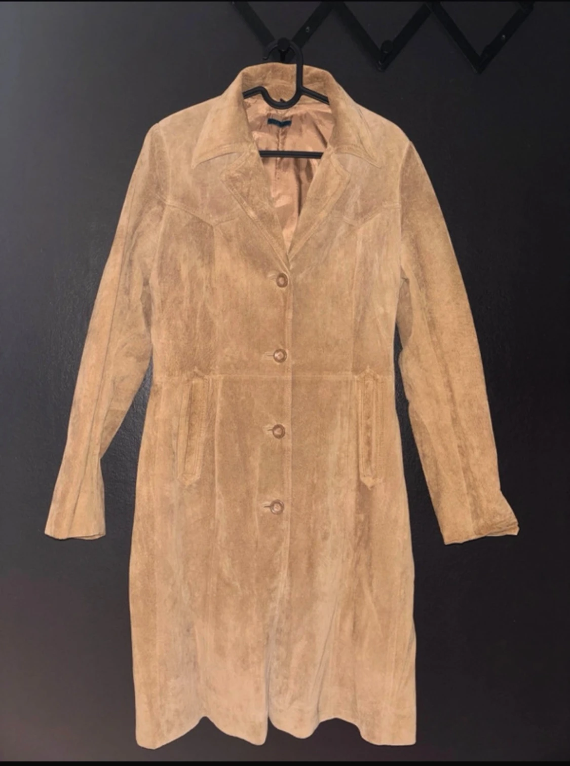 Beige mockakappa med knappar