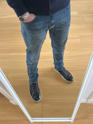 Tiger of Sweden Jeans - Tjena, säljer ett par tiger of Sweden Jeans i modellen pistolero, riktigt snygg färg! Jeansen har storlek 31/32 och är i bra skick! Hör gärna av dig!