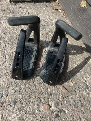 Freejump soft up lite  - Säljer dessa Freejumps i modellen soft up lite! Vän använda men i gott skick. Nypris: 2150kr, mitt pris: 1050kr eller bud. ☺️
