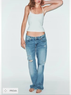 Håliga Zara jeans!  - Säljer dessa skitsnygga jeansen från Zara i storlek 38 (passade tyvärr inte mig), de är helt slutsålda på nätet! 