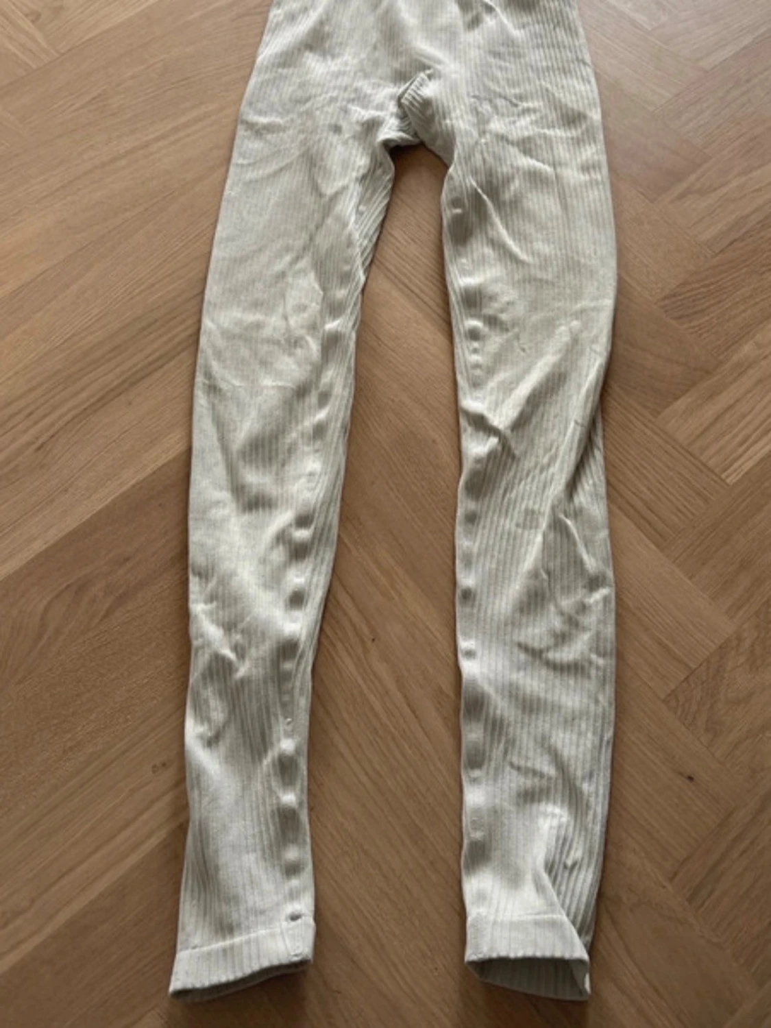Beige ribbade leggings med hög midja