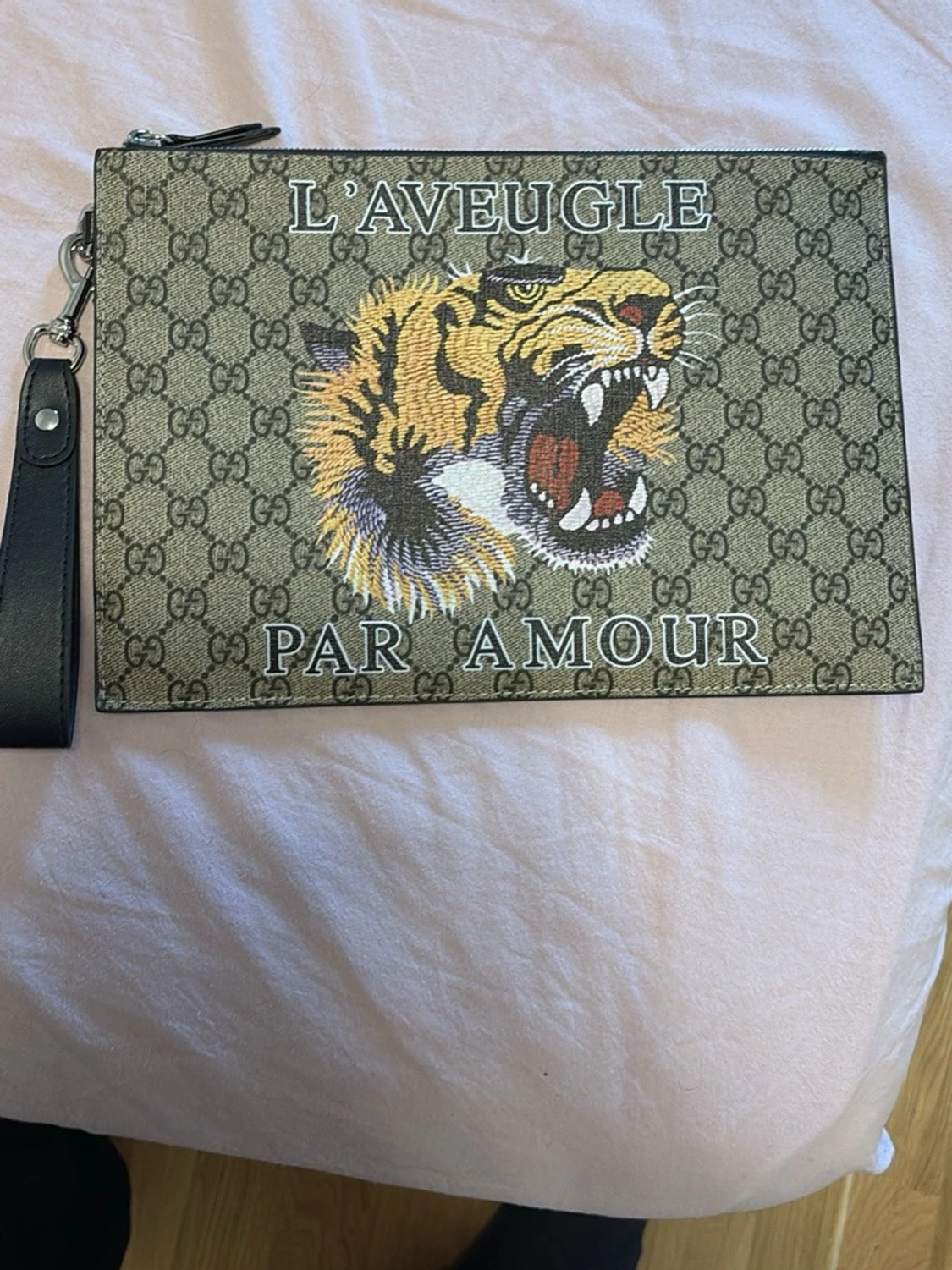 Hand  kuvertväska med tigertryck