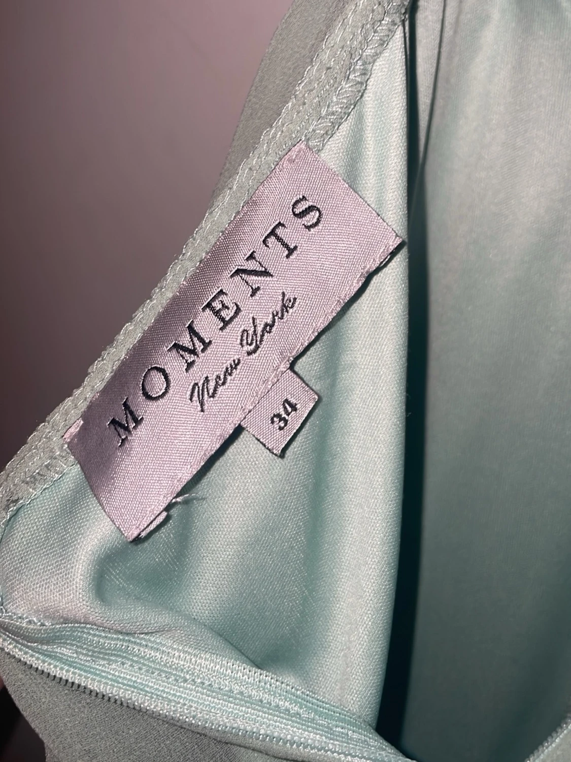 Grön långklänning med spetsdetaljer - 3