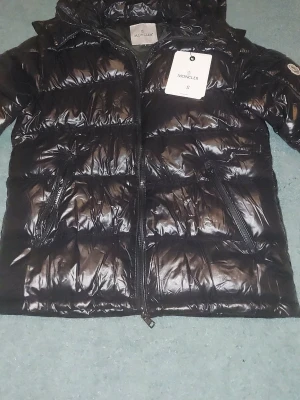 Moncler maya A kopia - Helt ny, ny med prislapp. Size S. Är helt perfekt
