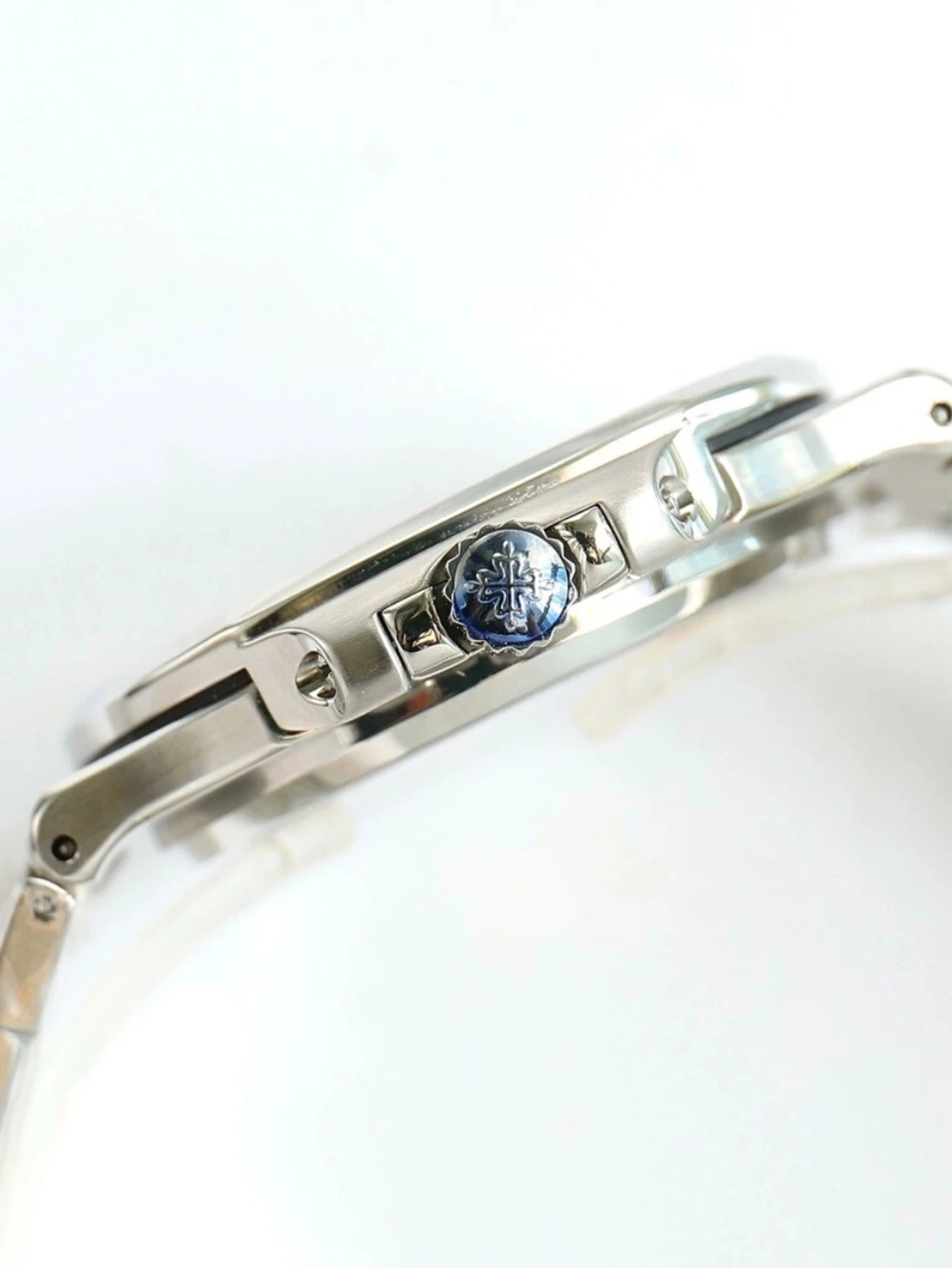 Patek Philip Nautilus  - 3