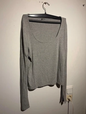 Tröja ifrån Gina tricot  - Använd fåtal gånger stl L men passar M fint
