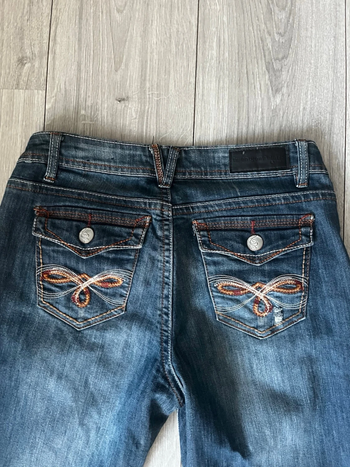 Mörkblå bootcut jeans lågmidjade med fickor - 2