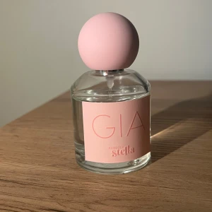 Rebecca Stella GIA parfym - GIA parfym från Rebecca Stella. Se mängd på bild 