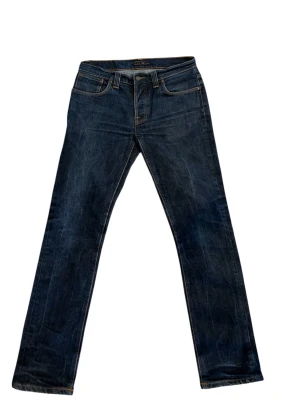 Nudie jeans grimtim  - Säljer ett par nudie jeans i modellen grimtim, storleken är 33/32. De sitter slim, längden är bra för 185cm. Skriv till mig för frågor.