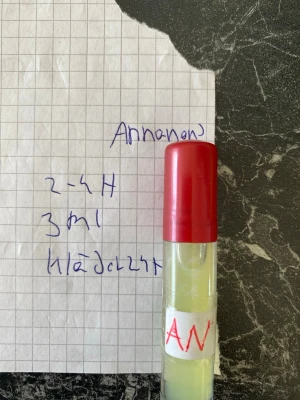 Annanans- parfymolja - Parfymolja av frukten annanans som passar perfekt för våren och sommarn. Handtillverkad i libanon av en parfymist där han har mognat oljorna i år. 