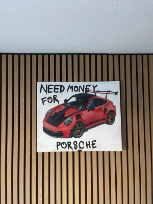 Porsche tavla - Kollar intresset på en Porsche tavla. Lite små fix kvar på den. Målad i akryl. Kom med bud