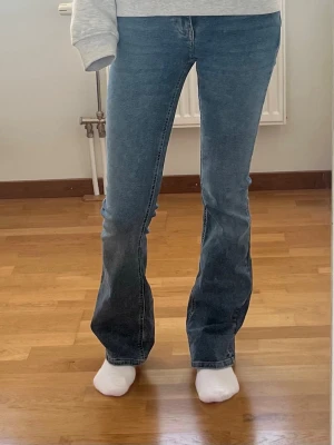 Lågmidjade jeans - Jätte snygga lågmidjade jeans från Gina k super bra skick!!❤️