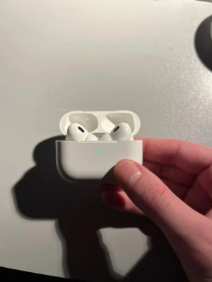 AirPods Pro 2 - 🎧 AirPods-känslan utan AirPods-priset! ✅ Samma design & ljud ✅ Fungerar med iPhone & Android 📦 Skickas inom 24h – hemma på 1–3 dagar! 🔁 Inte nöjd? Enkla returer!  ⚡ Begränsat antal – skriv PM så fixar jag! 💬 
