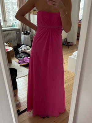 Lång klänning - Rosa långklänning. Perfekt för bal