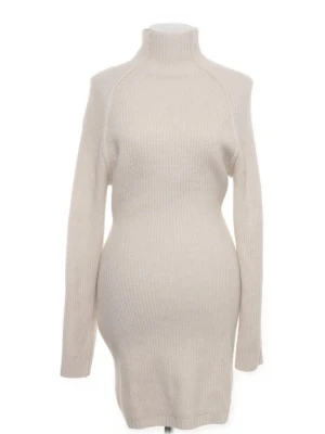 Beige stickad poloklänning - Säljer en beige stickad klänning 